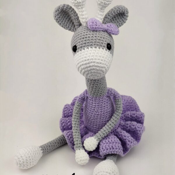 Żyrafka w sukience na szydełku - Gaja (fioletowa)