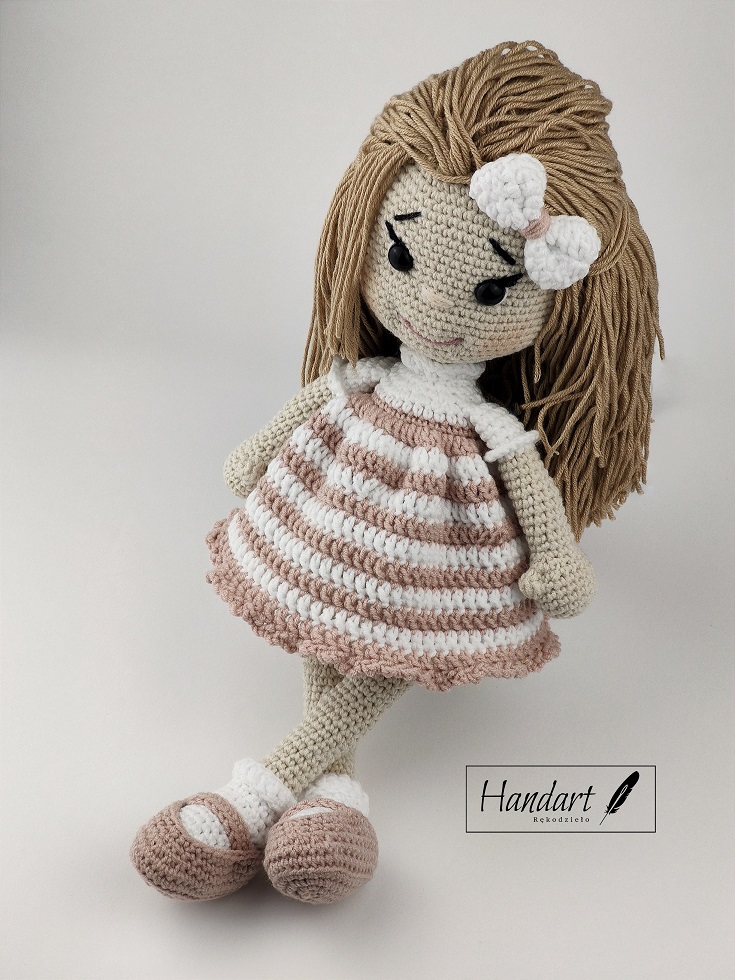 Lalka w sukience na szydełku - Luiza - obrazek 2