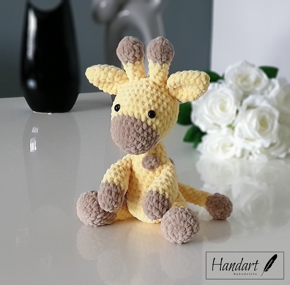 Żyrafka na szydełku - (żółta)